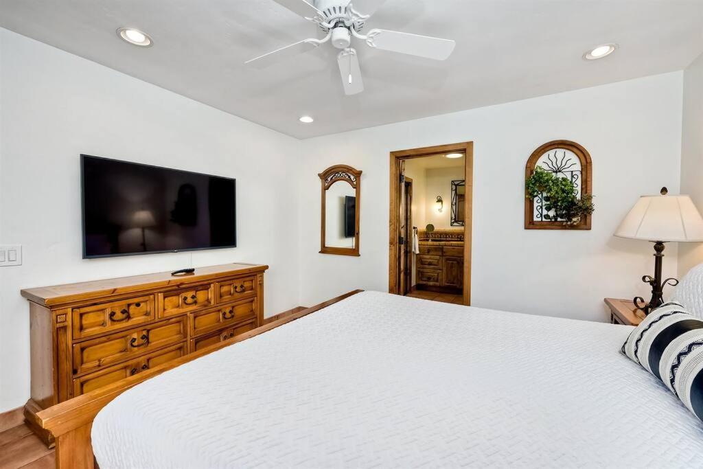 Great Group Retreat! Hacienda Decor, Spacious Floor Plan, Private Backyard Carlsbad Buitenkant foto