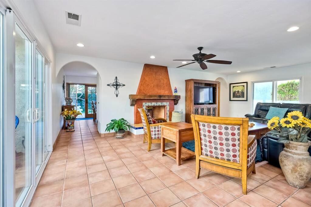 Great Group Retreat! Hacienda Decor, Spacious Floor Plan, Private Backyard Carlsbad Buitenkant foto