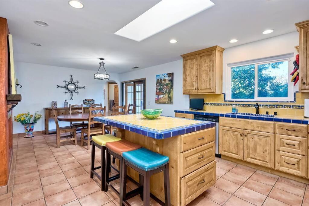 Great Group Retreat! Hacienda Decor, Spacious Floor Plan, Private Backyard Carlsbad Buitenkant foto