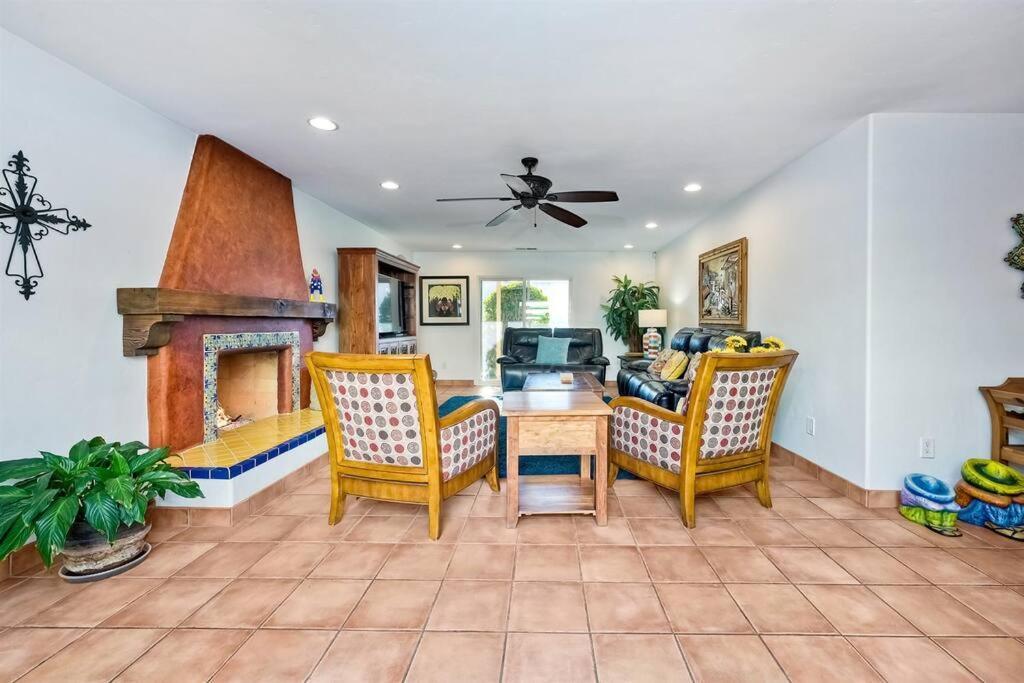 Great Group Retreat! Hacienda Decor, Spacious Floor Plan, Private Backyard Carlsbad Buitenkant foto
