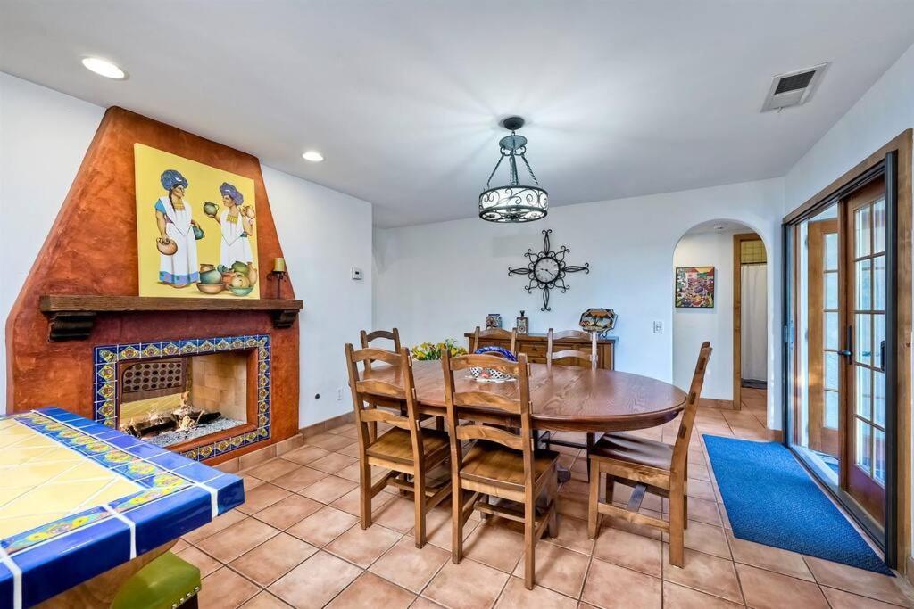 Great Group Retreat! Hacienda Decor, Spacious Floor Plan, Private Backyard Carlsbad Buitenkant foto