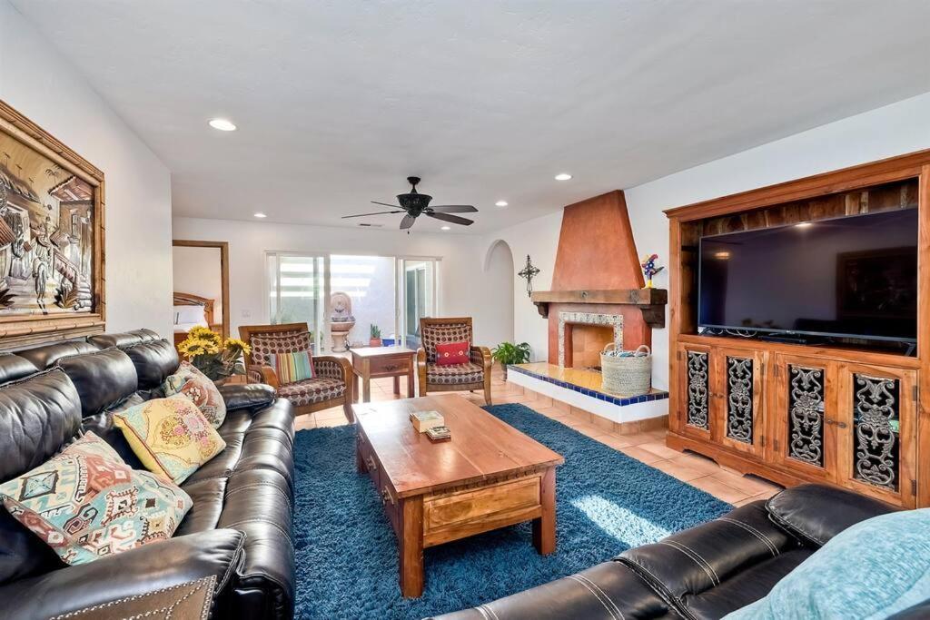 Great Group Retreat! Hacienda Decor, Spacious Floor Plan, Private Backyard Carlsbad Buitenkant foto