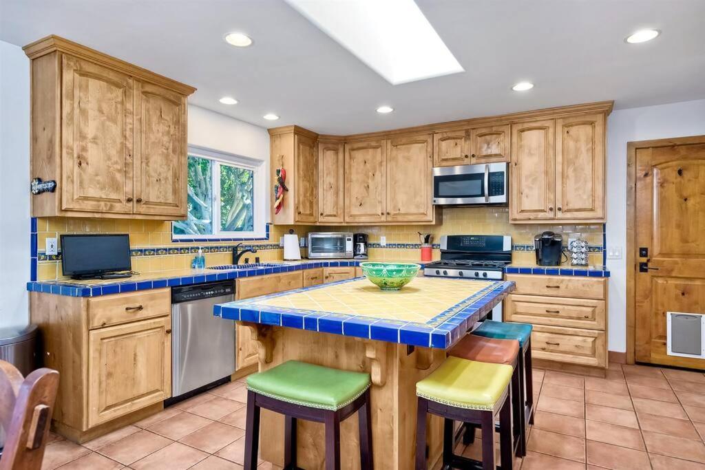Great Group Retreat! Hacienda Decor, Spacious Floor Plan, Private Backyard Carlsbad Buitenkant foto