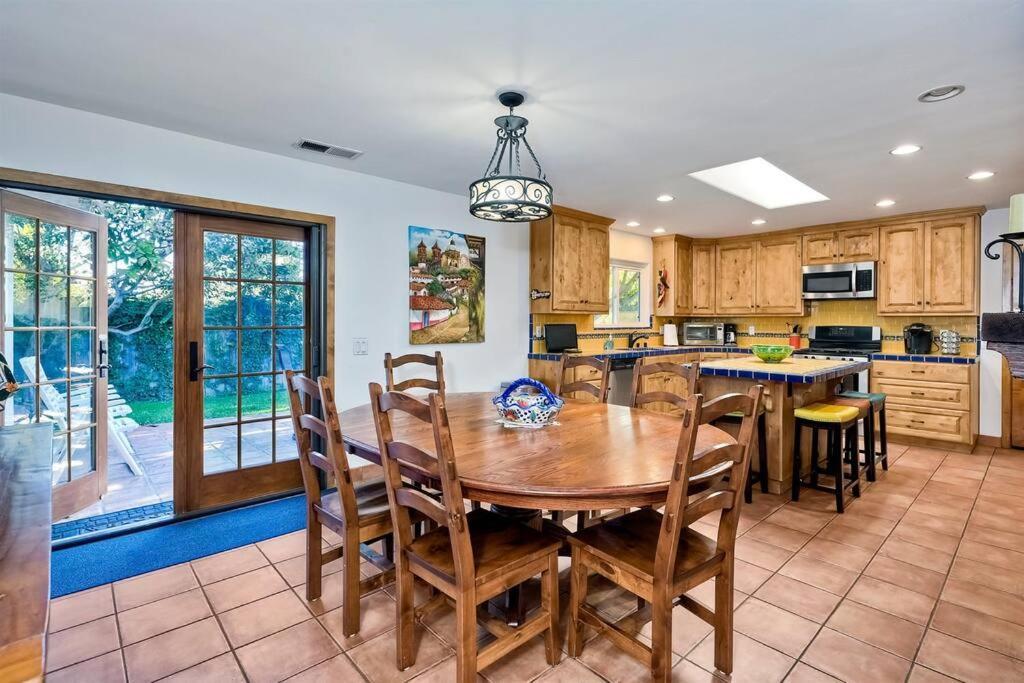 Great Group Retreat! Hacienda Decor, Spacious Floor Plan, Private Backyard Carlsbad Buitenkant foto