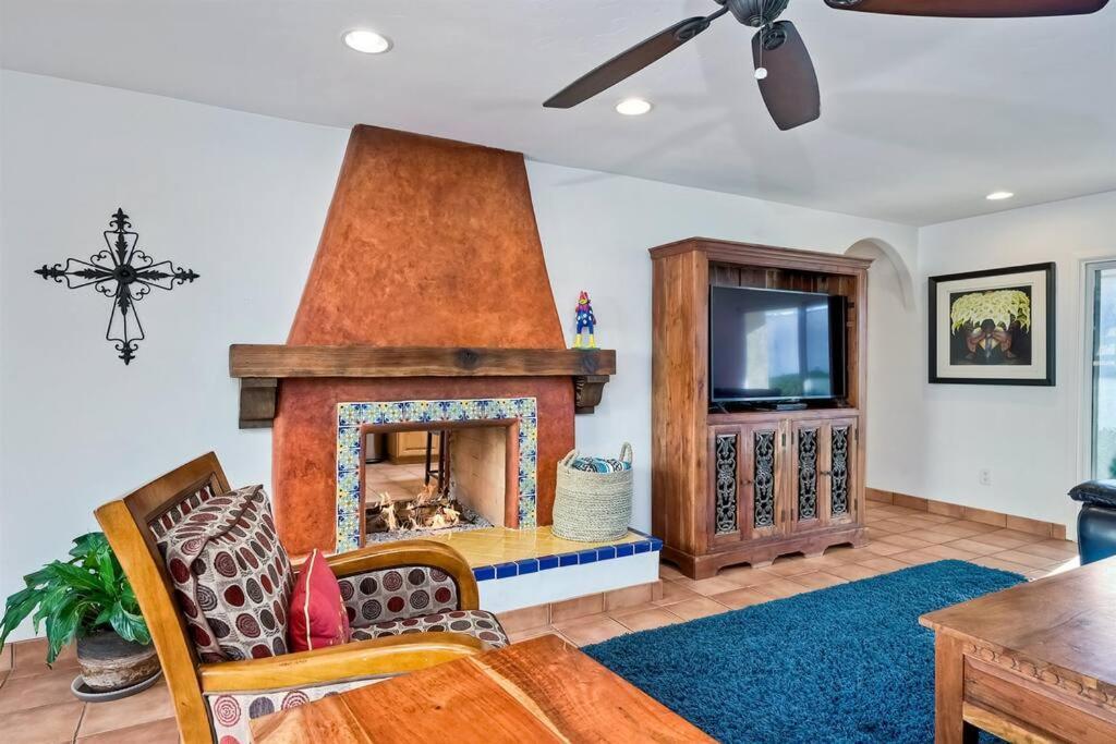 Great Group Retreat! Hacienda Decor, Spacious Floor Plan, Private Backyard Carlsbad Buitenkant foto